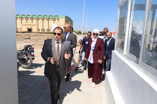 رئيس جامعة قنا يفتتح بوابة الزهور (2) والنقطة الأمنية الجديدة  
