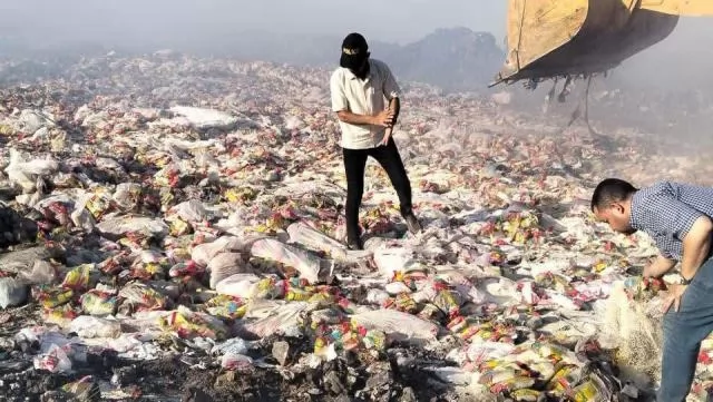 إعدام39 طن أرز وسكر فاسد وغيرصالح للاستخدام الآدمي بسوهاج 
