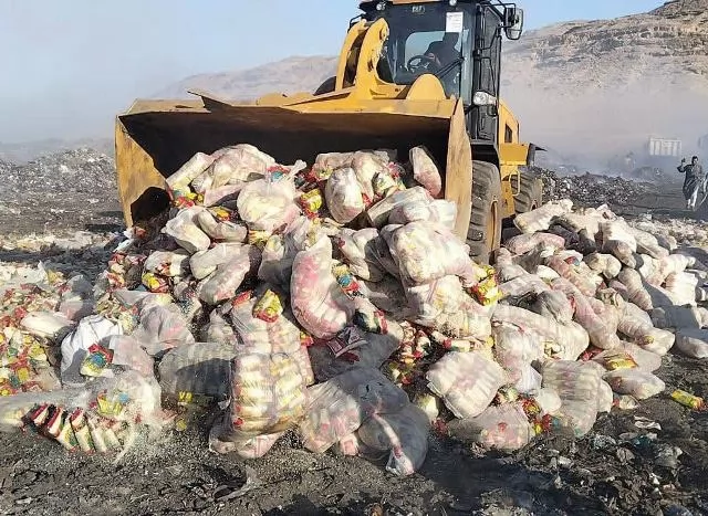 إعدام39 طن أرز وسكر فاسد وغيرصالح للاستخدام الآدمي بسوهاج 