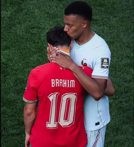 كيليان مبابي يكشف طبيعة إصابته وعلاقته بثنائي المنتخب المغربي