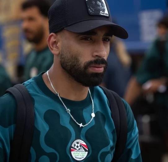 بعثة منتخب مصر في طريقها إلى مدينة العلمين - شاهد