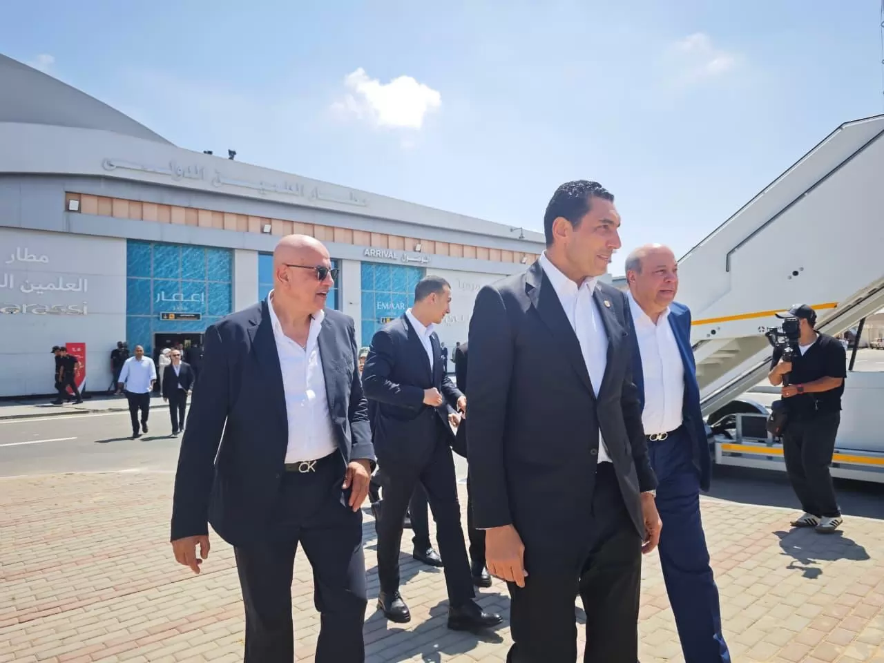 3 وزراء استقبلوا بعثة المنتخب الوطني في مطار العلمين..صور وتفاصيل