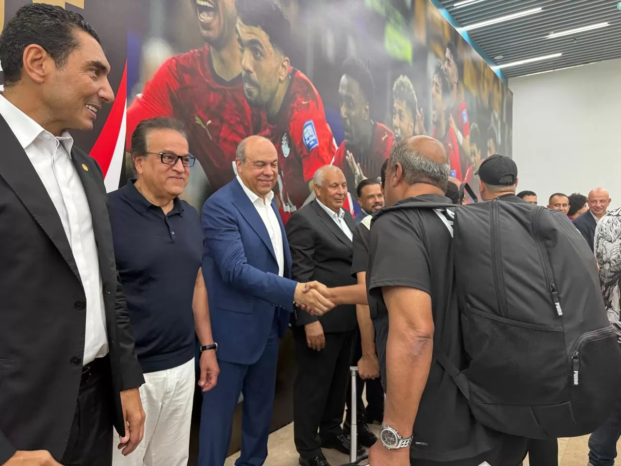 3 وزراء استقبلوا بعثة المنتخب الوطني في مطار العلمين..صور وتفاصيل
