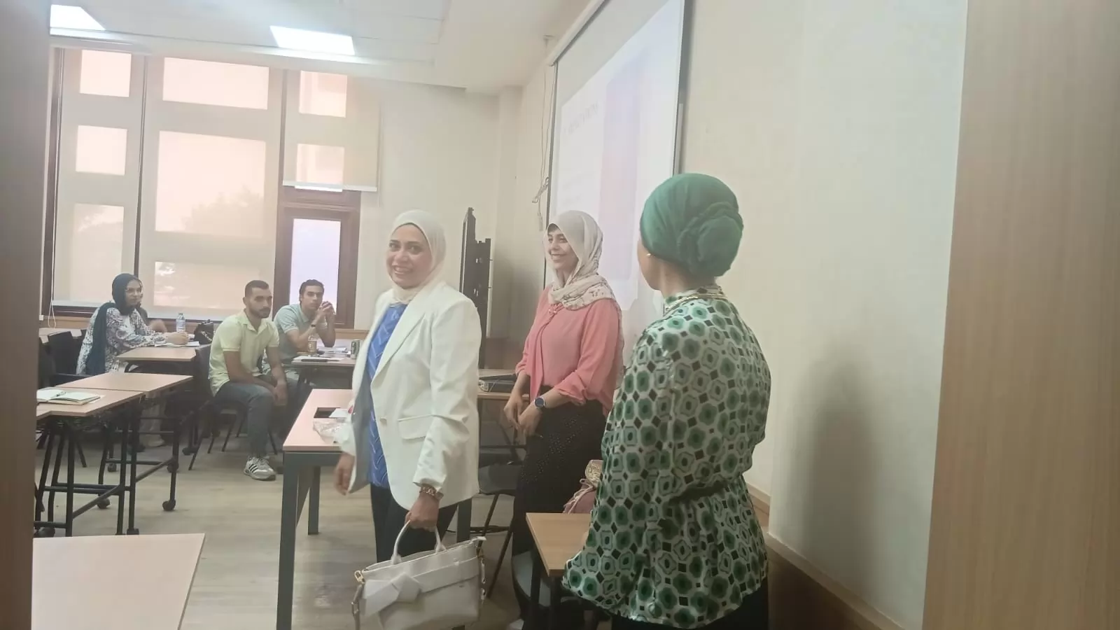 عميد ألسن عين شمس تتفقد الدورات التدريبية الصيفية لوحدة رفاعة