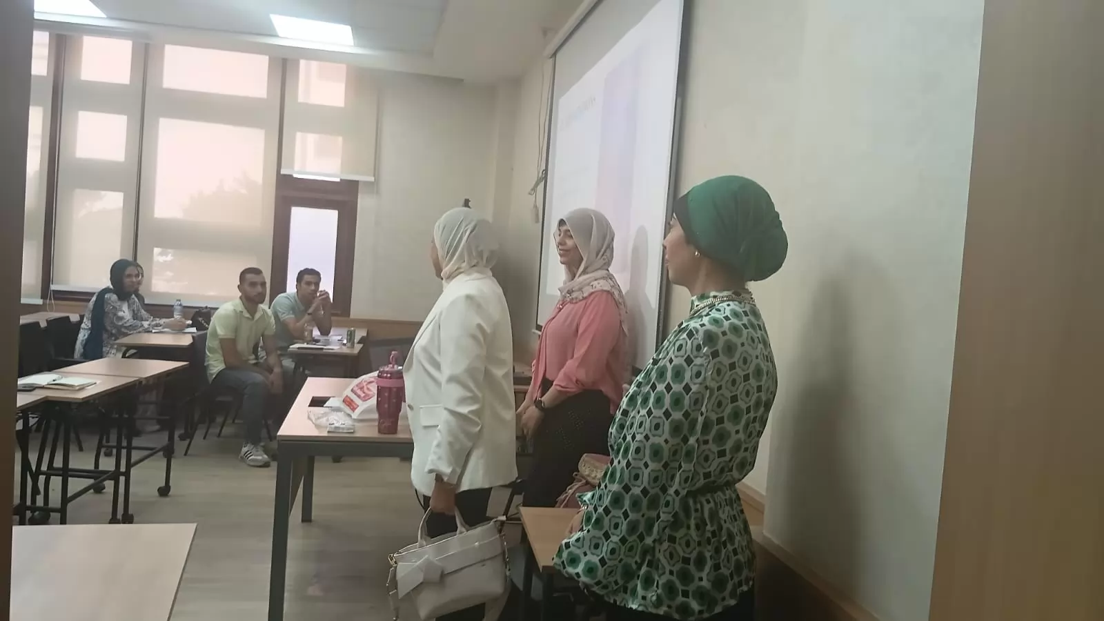 عميد ألسن عين شمس تتفقد الدورات التدريبية الصيفية لوحدة رفاعة