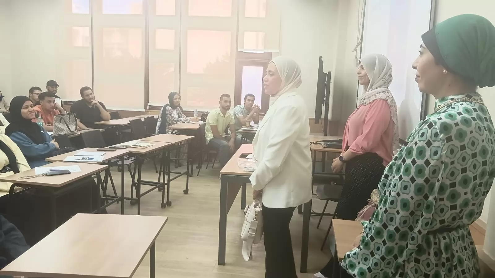 عميد ألسن عين شمس تتفقد الدورات التدريبية الصيفية لوحدة رفاعة
