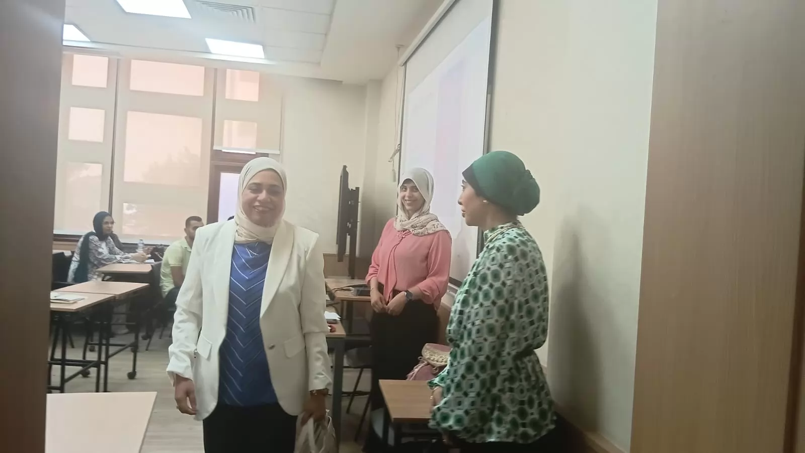 عميد ألسن عين شمس تتفقد الدورات التدريبية الصيفية لوحدة رفاعة