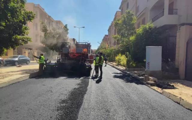 رئيس جهاز الشروق يعلن عن طفرة غير مسبوقة فى مشروعات الطرق.. بالصو