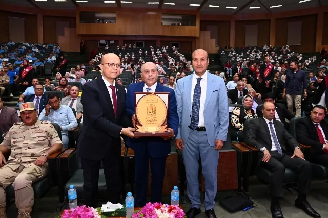 جامعة أسيوط تُحيي الذكرى الثالثة عشرة لثورة30يونيو باحتفالية كبري