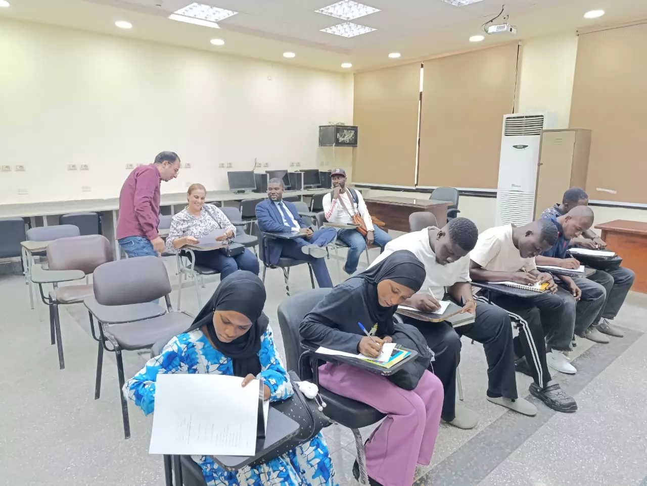 آداب عين شمس تطلق برنامجًا لتعليم اللغة العربية لطلاب غانا 