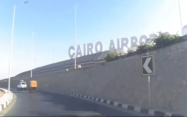 كواليس القبض على سائق توك توك تجول داخل مطار القاهرة
