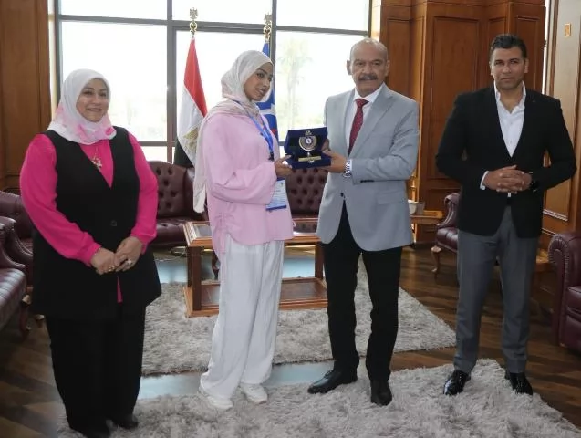 محافظ السويس يكرم أوائل الجمهورية بالتعليم الفني