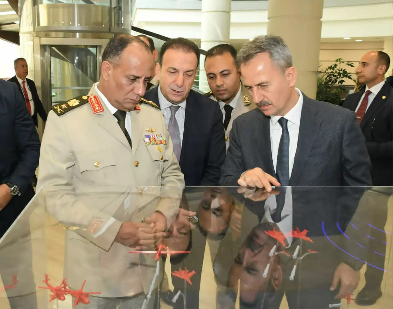 وزير الدفاع يعود إلى أرض الوطن بعد إنتهاء زيارته الرسمية لتركيا