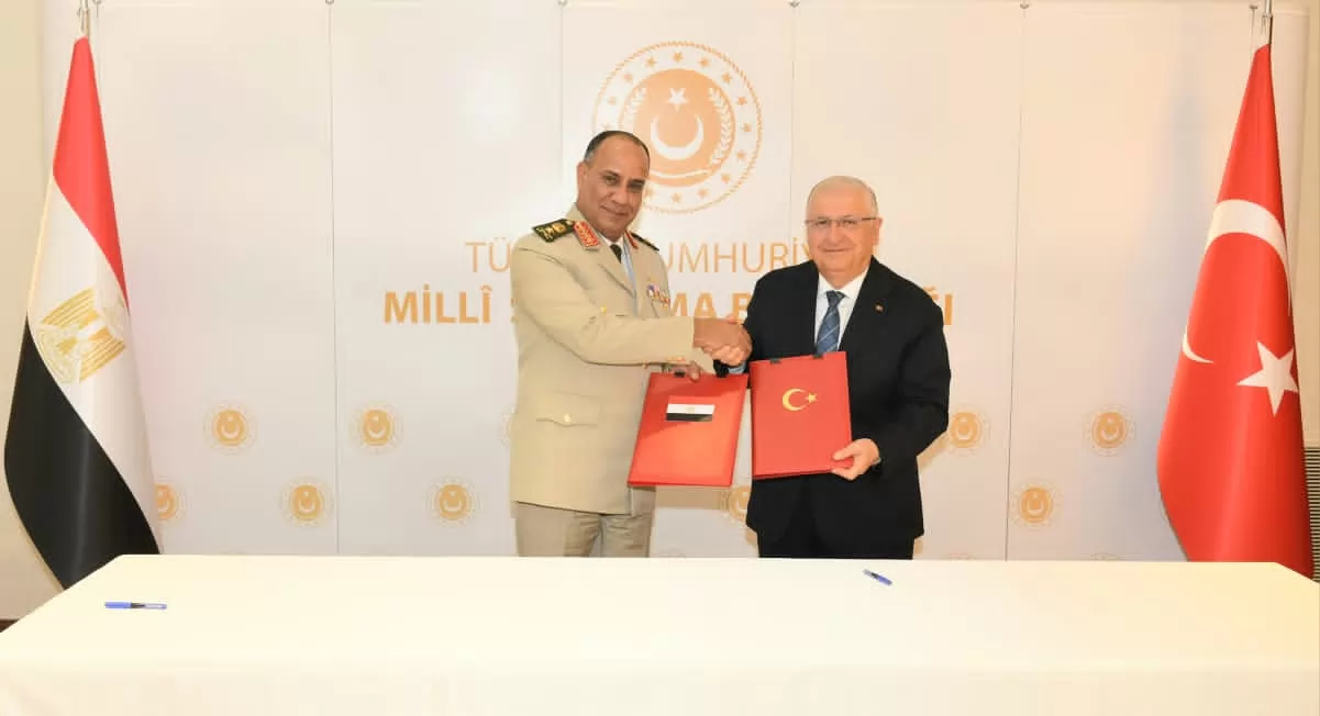 وزير الدفاع يعود إلى أرض الوطن بعد إنتهاء زيارته الرسمية لتركيا