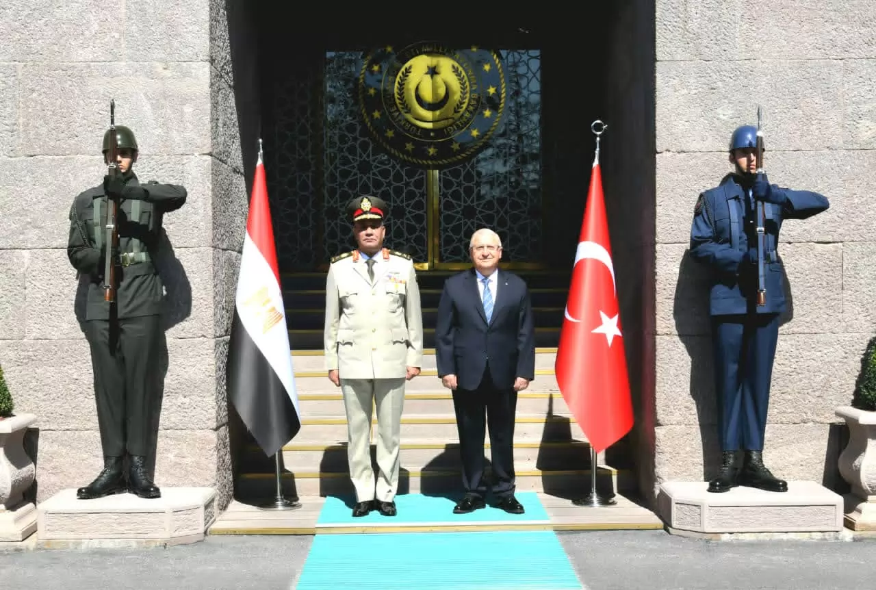 وزير الدفاع يعود إلى أرض الوطن بعد إنتهاء زيارته الرسمية لتركيا