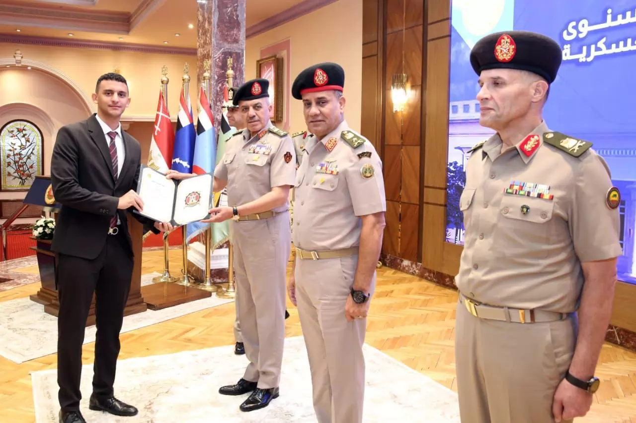 الفريق أشرف سالم زاهر وزير الدفاع يشهد فعاليات اليوم العلمى للكلية الفنية العسكرية