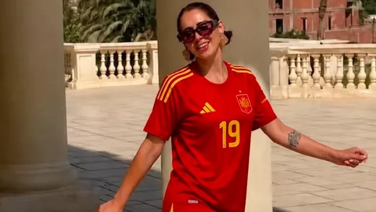 ياسمين رئيس تحتفل بفوز إسبانيا بكأس العالم