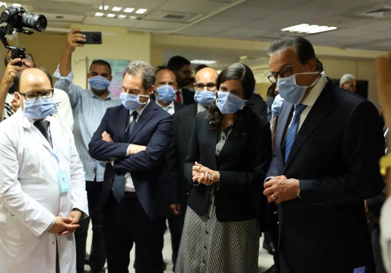 وزير الصحة ونظيرته الفرنسية يتفقدان مستشفى جوستاف روسي