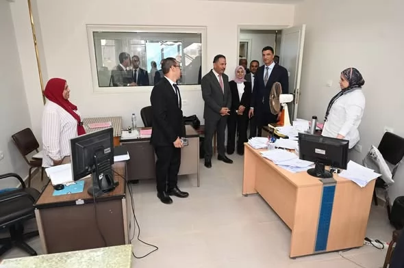 وزير الصناعة يتفقد مصلحة الرقابة الصناعية لمتابعة أعمال التطوير