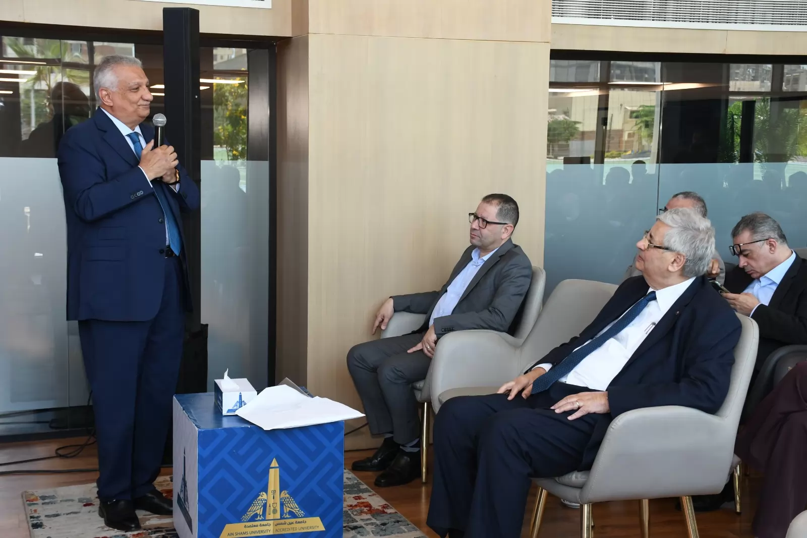 جامعةعين شمس تكرم الدكتورة غادة فاروق تقديراً لإسهاماتها البارزة 