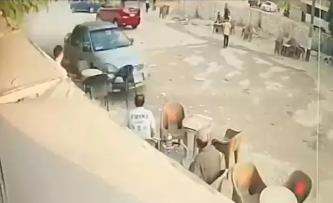 ضبط قائد سيارةصدم كراسي مقهى بالبحيرة وتعريض حياة المواطنين للخطر