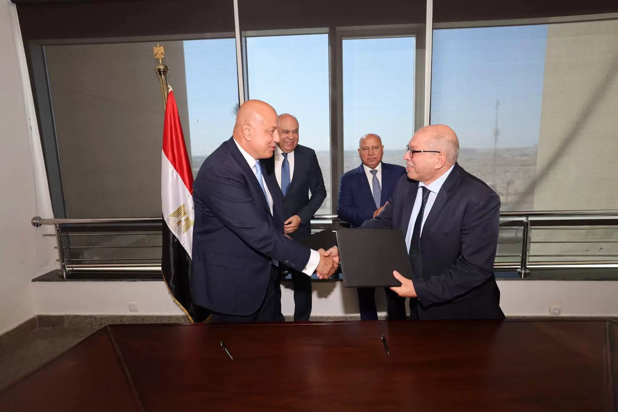 «النقل» و«الطيران» توقعان بروتوكولًا لرفع كفاءة وصيانة ممرات المط