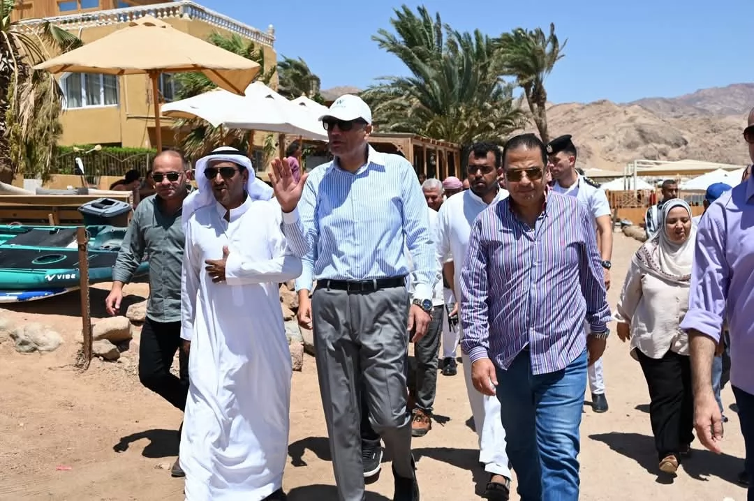  محافظ جنوب سيناء يتفقد المناطق المحرومة من الصرف الصحي بالعصلة 
