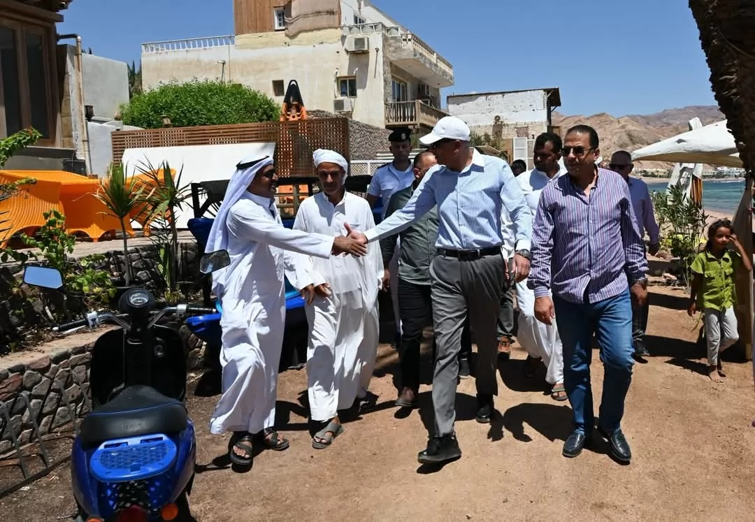  محافظ جنوب سيناء يتفقد المناطق المحرومة من الصرف الصحي بالعصلة 
