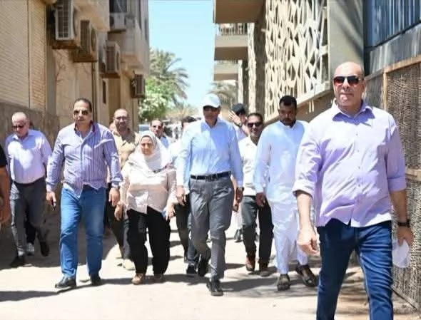  محافظ جنوب سيناء يتفقد المناطق المحرومة من الصرف الصحي بالعصلة 