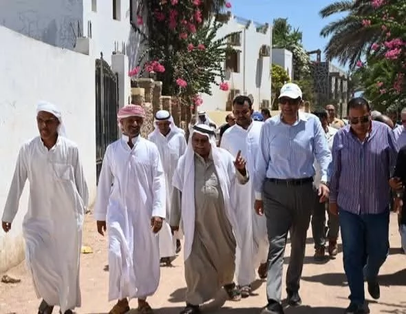  محافظ جنوب سيناء يتفقد المناطق المحرومة من الصرف الصحي بالعصلة 