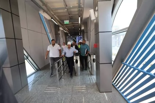 وزير النقل يتفقد جاهزية المرحلة الثانية من مشروع الأتوبيس الترددي السريع (BRT)