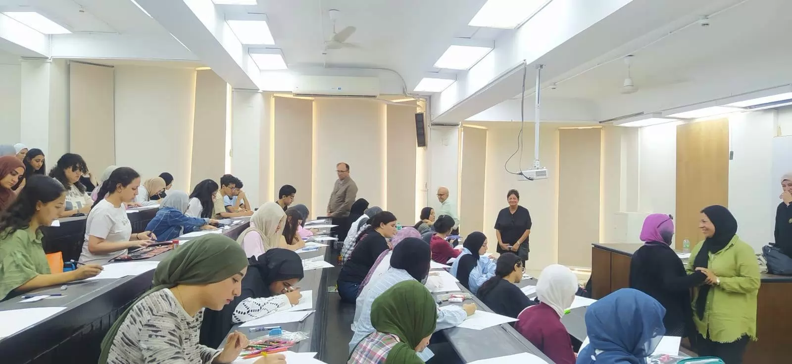 رئيس جامعة العاصمة يتفقد اختبارات القدرات بعدد من الكليات