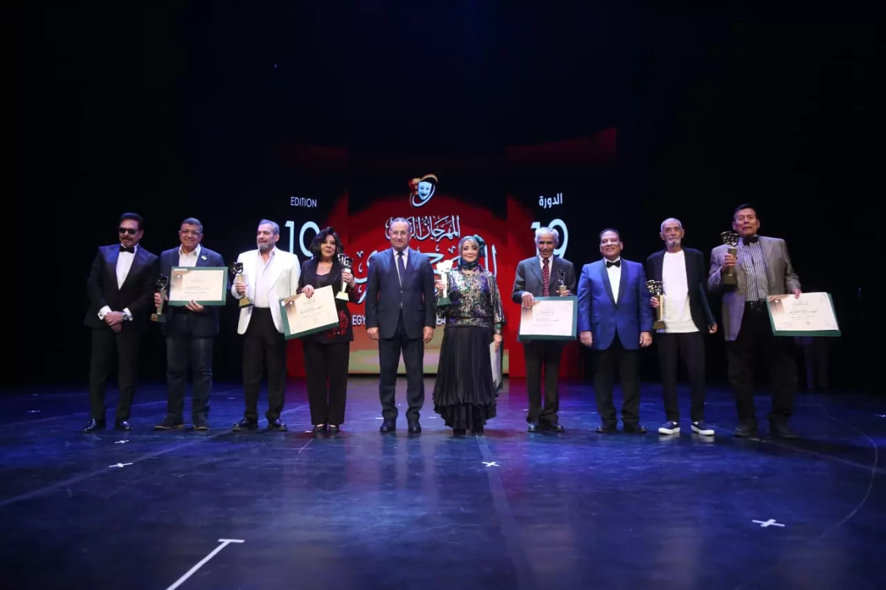 المهرجان القومي للمسرح يكرم سبعة من رموز الفن .. صور