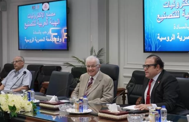 نتائج إيجابية بعد زيارة وفد الجامعة المصرية الروسية لمصنع الإلكتر