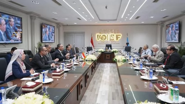 نتائج إيجابية بعد زيارة وفد الجامعة المصرية الروسية لمصنع الإلكتر