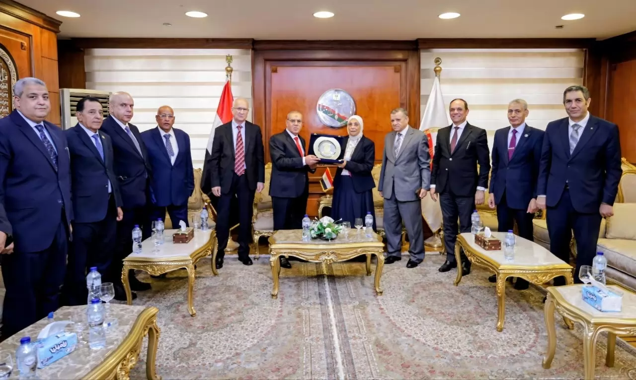 رئيس محكمة النقض والقضاء الأعلى يهنئ المستشارة هدى أحمد عيسى برئاسة هيئة النيابة الإدارية