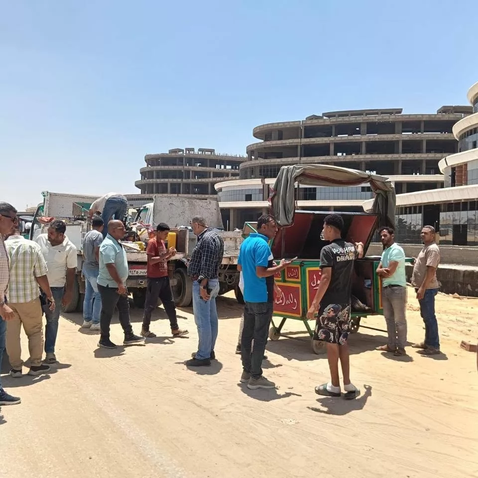 جهاز القاهرة الجديدة يشن حملة حاسمة لرفع الإشغالات ببيت الوطن