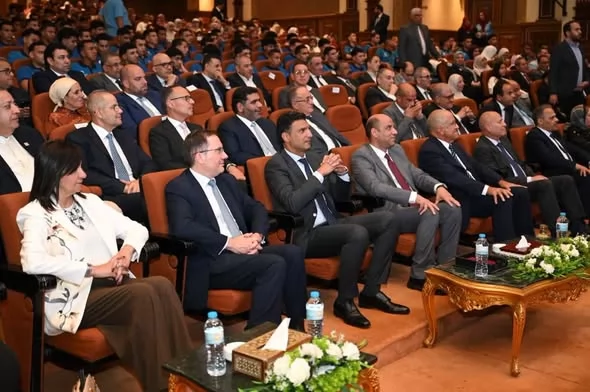 وزير الصناعة يشارك احتفالية تخريج طلاب مدرسة السويدي بالشرقية