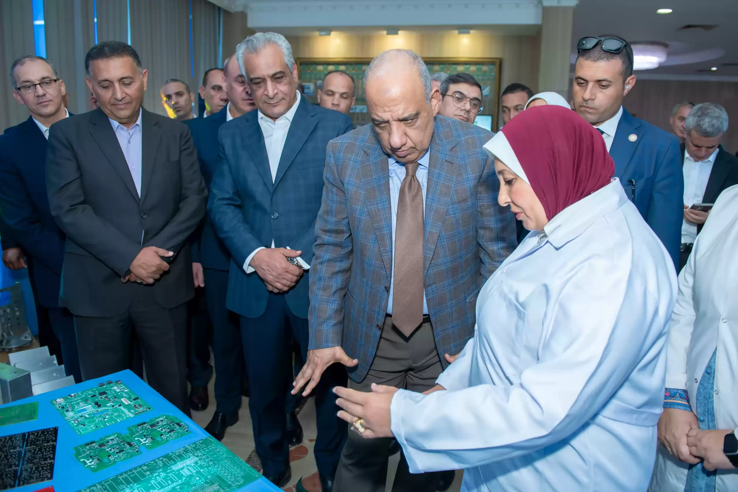 وزيرا الإنتاج الحربي والكهرباء يتفقدان 