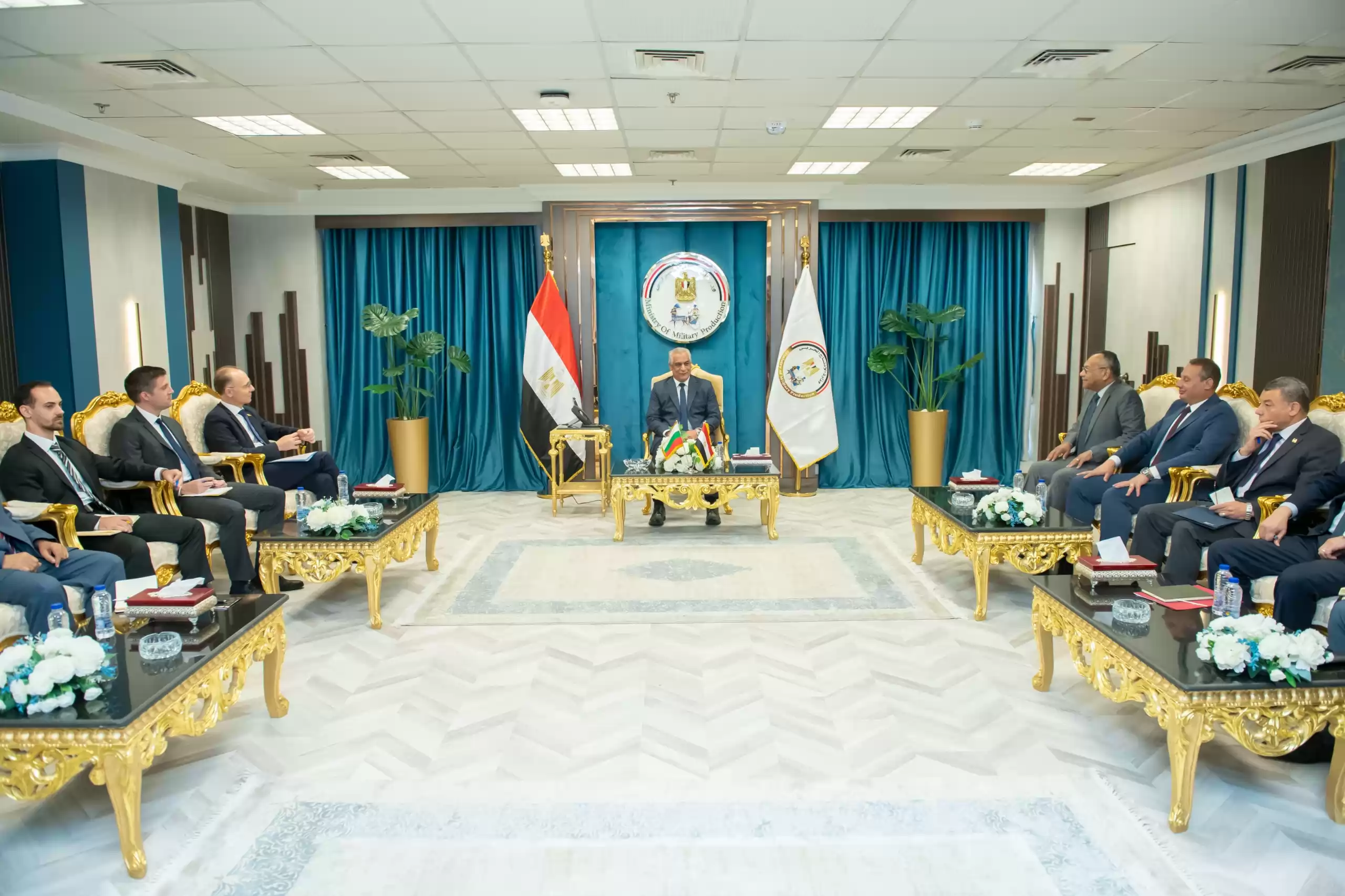 وزير الدولة للإنتاج الحربي يبحث تعزيز التعاون مع سفير بلغاريا