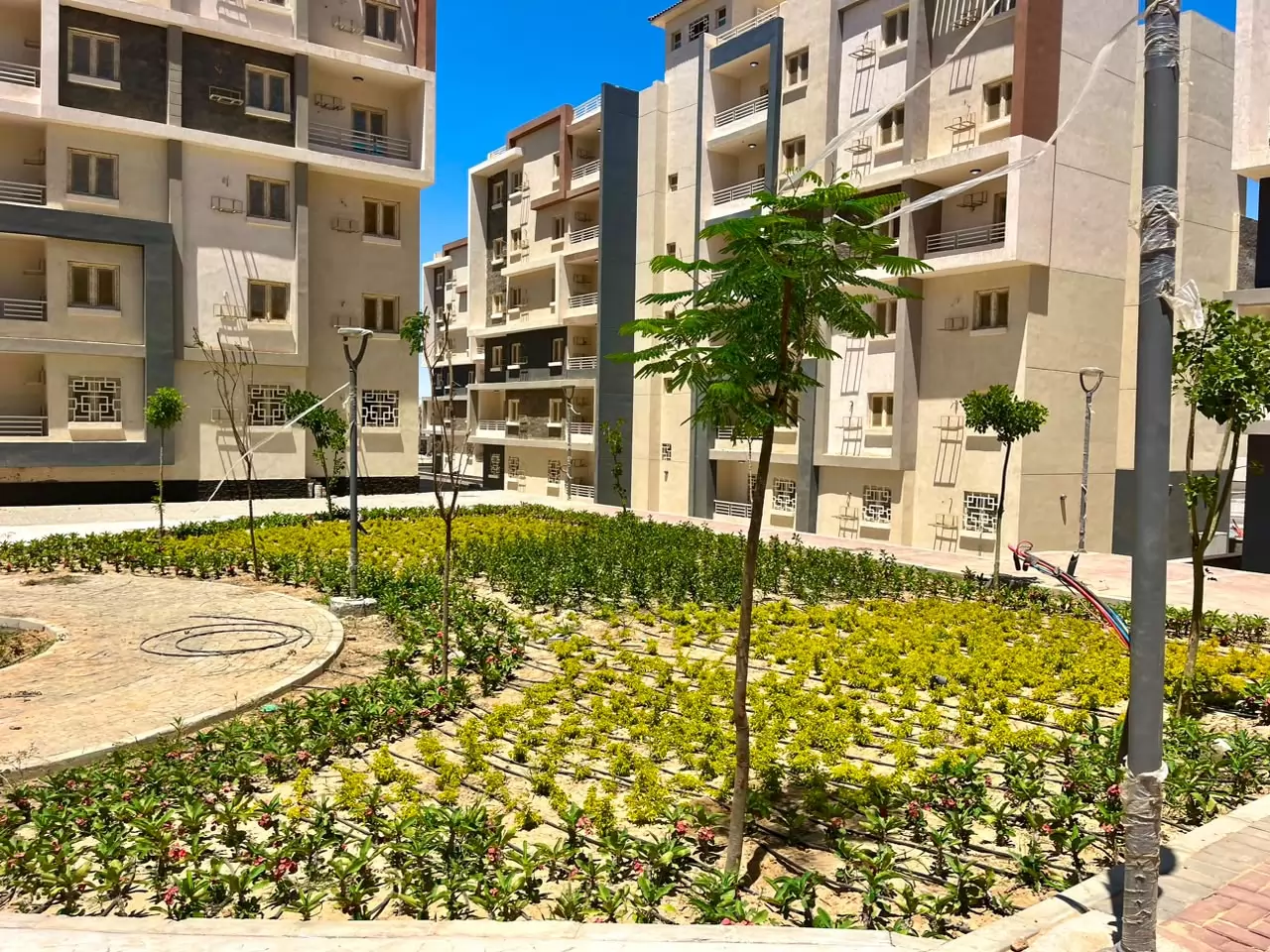وزيرة الإسكان تتابع موقف تنفيذ المشروعات وملفات العمل بـ أكتوبر