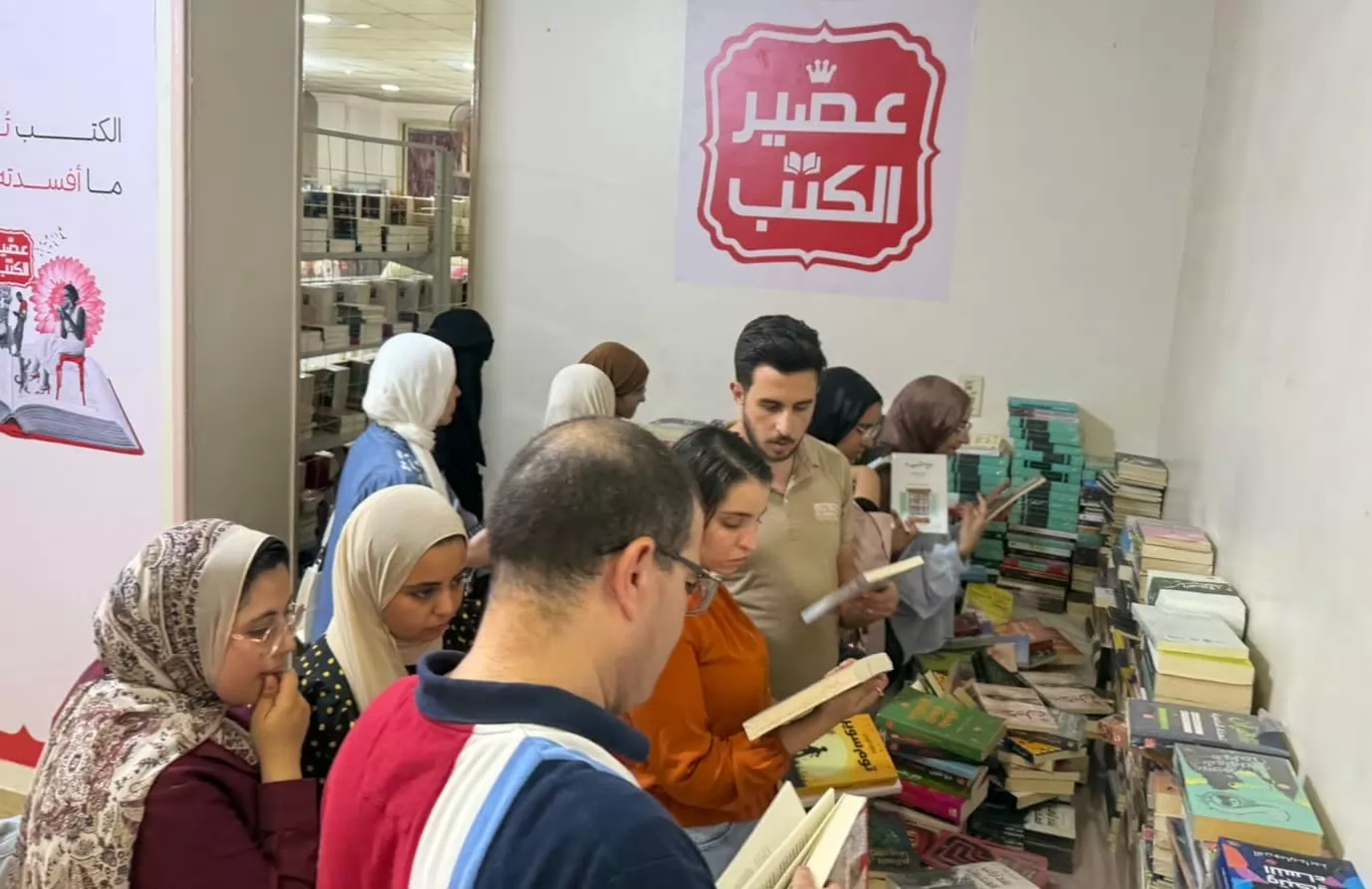 انطلاق فعاليات معرض كتاب تنسيقية شباب الأحزاب والسياسيين بسوهاج