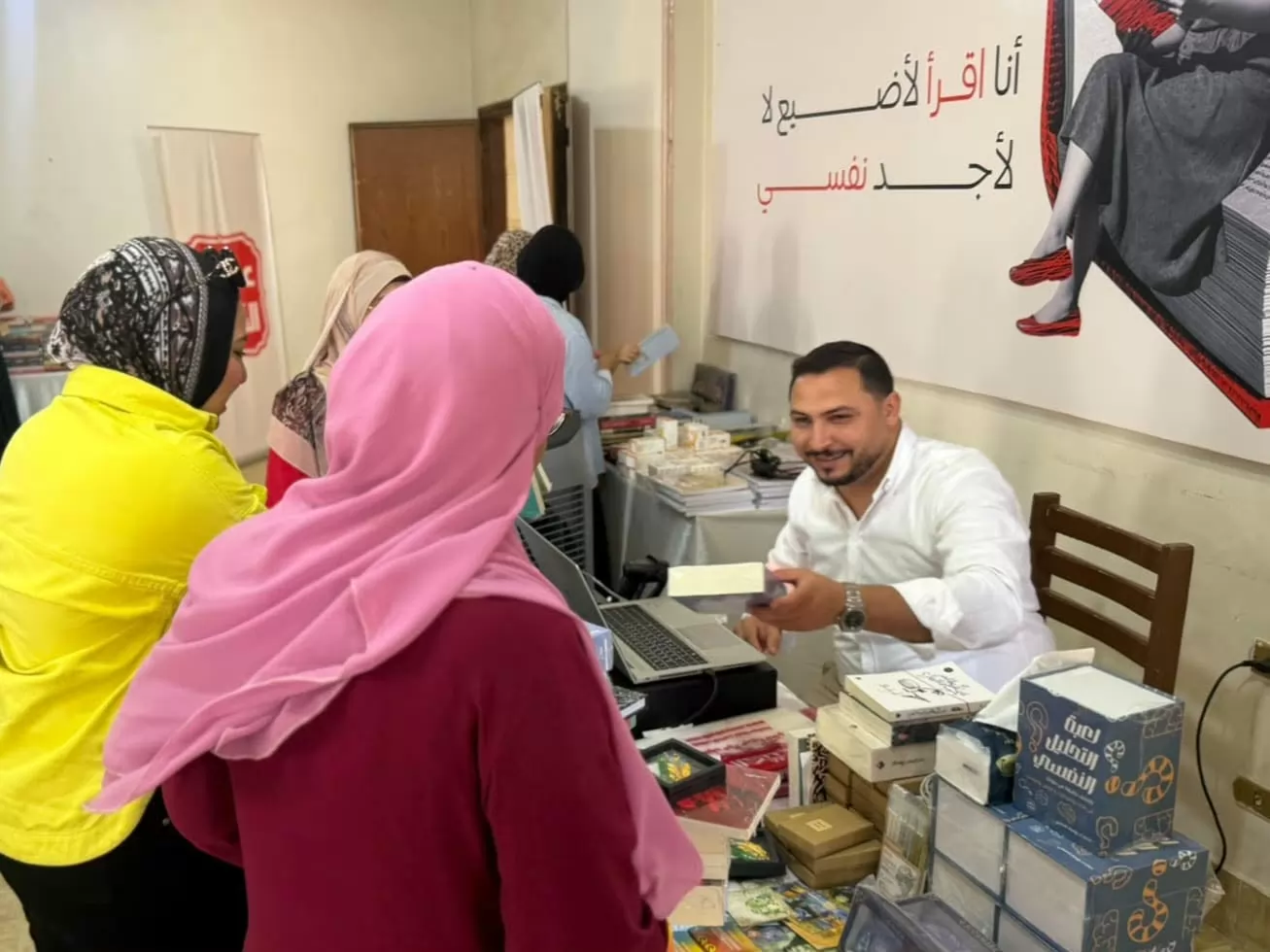 انطلاق فعاليات معرض كتاب تنسيقية شباب الأحزاب والسياسيين بسوهاج