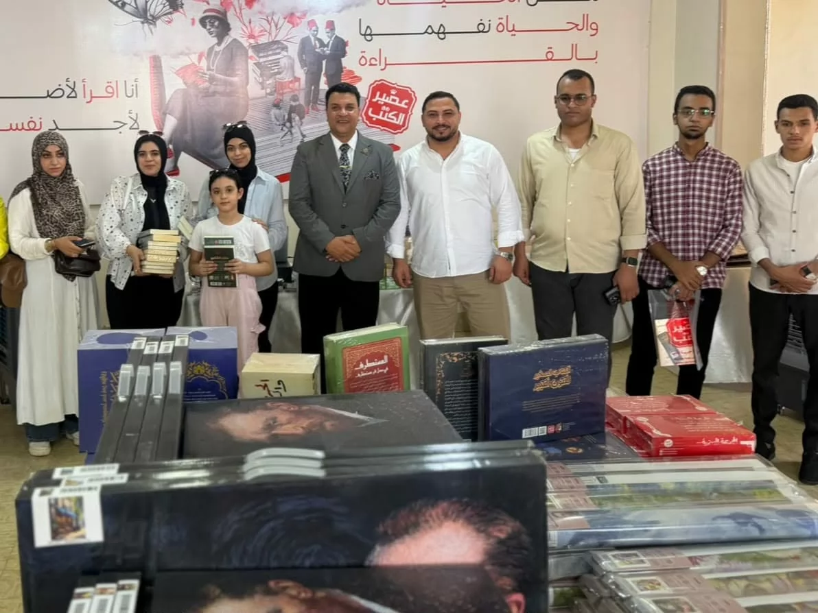 انطلاق فعاليات معرض كتاب تنسيقية شباب الأحزاب والسياسيين بسوهاج