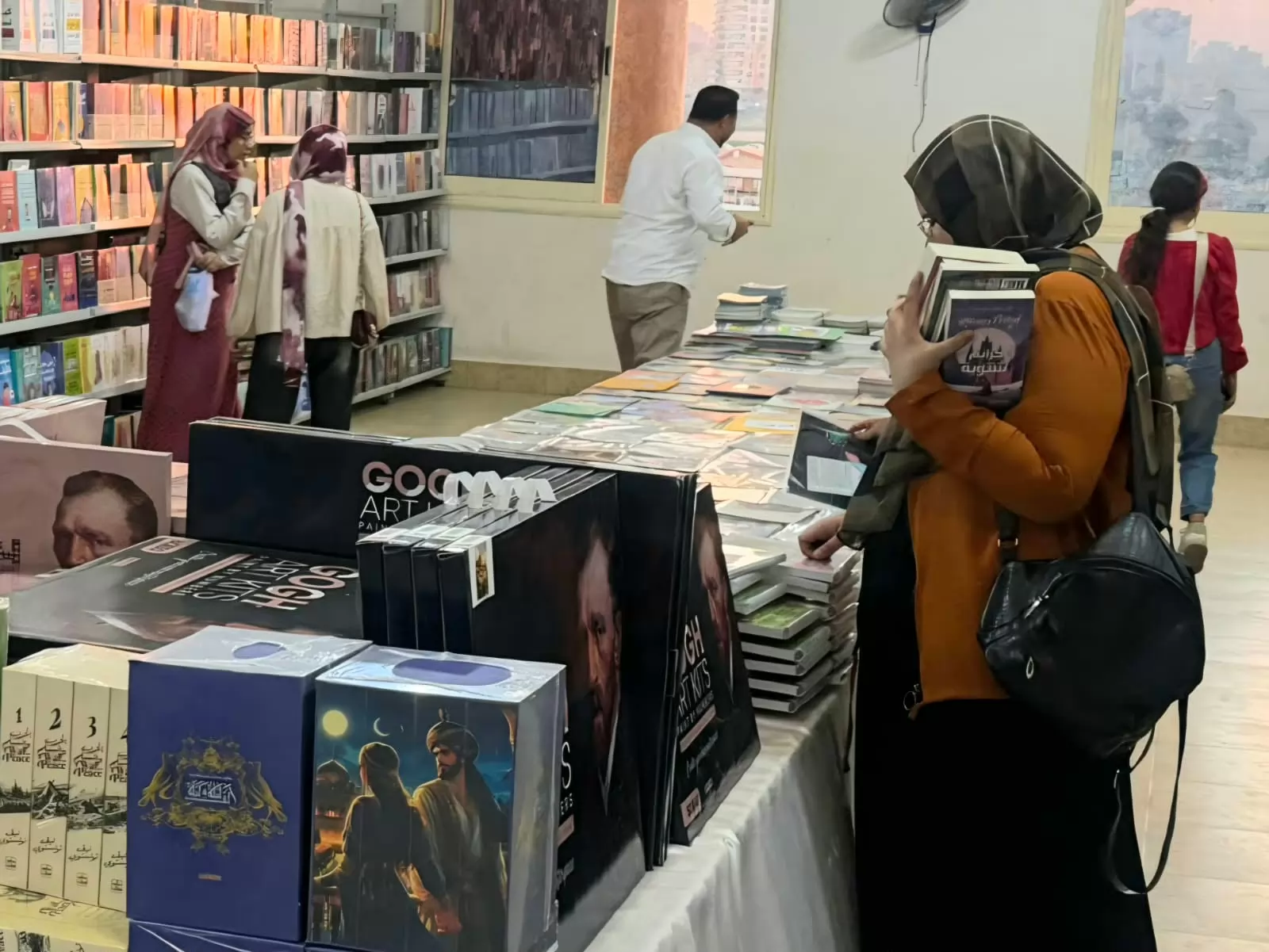 انطلاق فعاليات معرض كتاب تنسيقية شباب الأحزاب والسياسيين بسوهاج