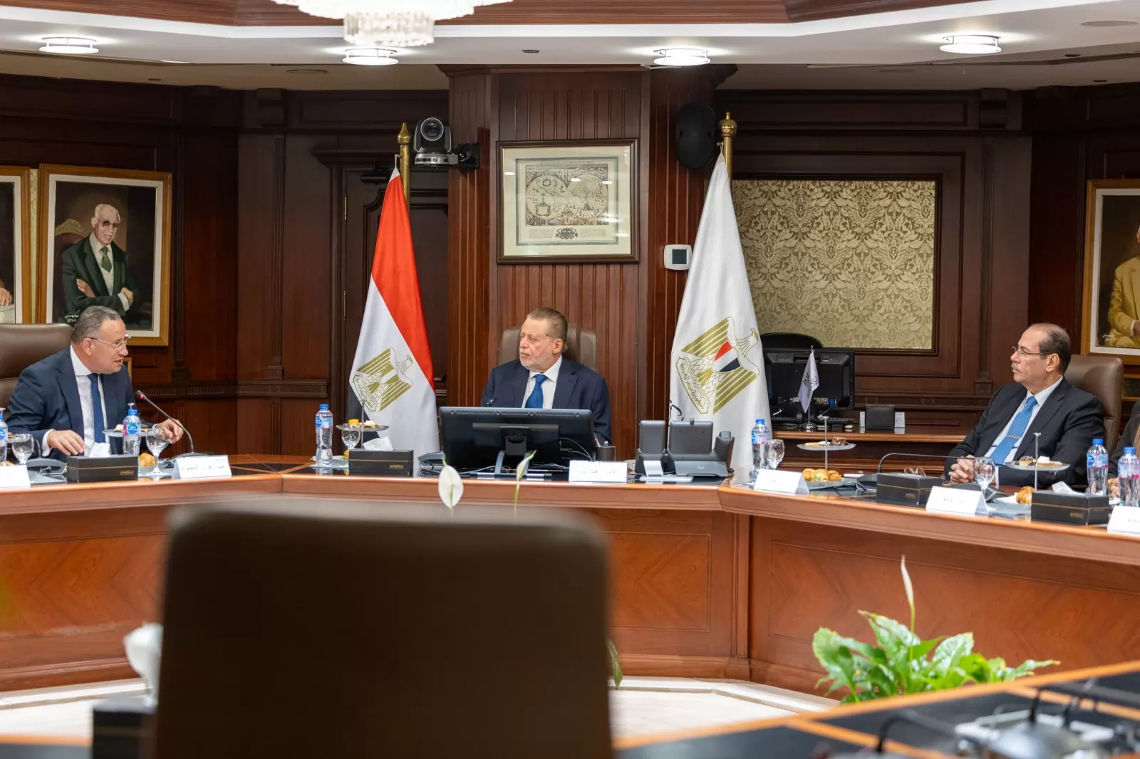 البنك المركزي والتعليم العالي يبحثان مستجدات