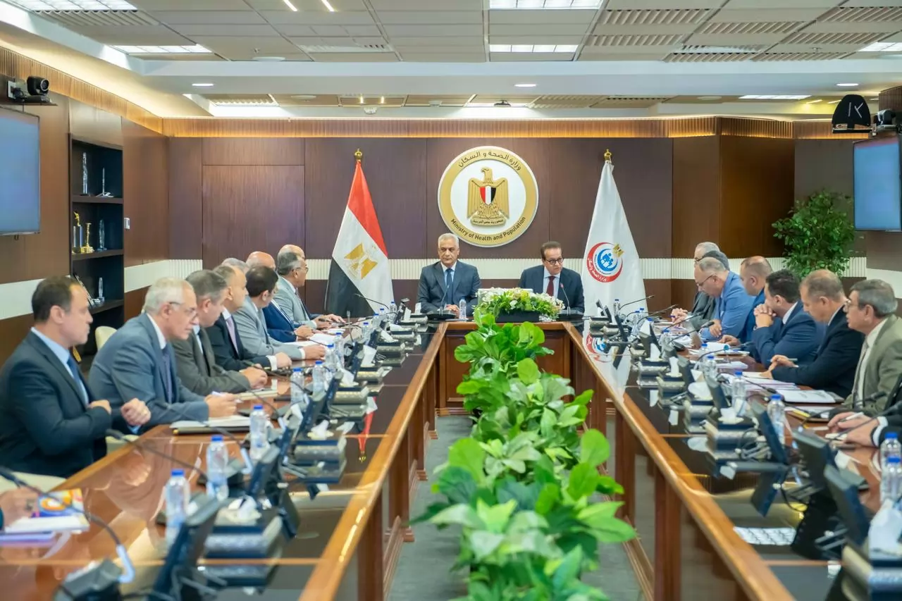 وزيرا الإنتاج الحربي والصحة يبحثان مستجدات عدد من المشروعات القوم