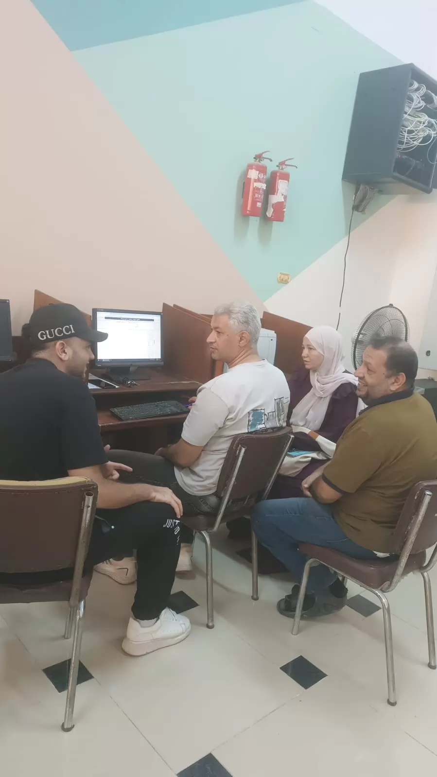 هدوء في مكتب التنسيق الإلكتروني بجامعة الزقازيق