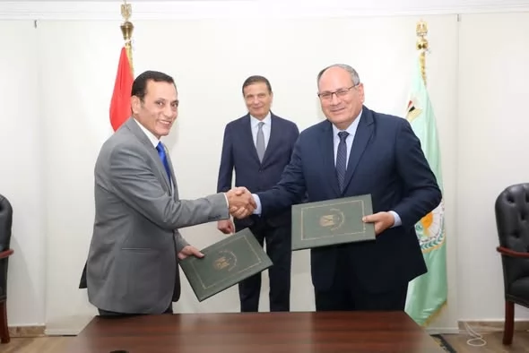 وزير الزراعة يشهد اتفاقًا للتوسع في إنتاج هجن الطماطم بمنطقة المغ