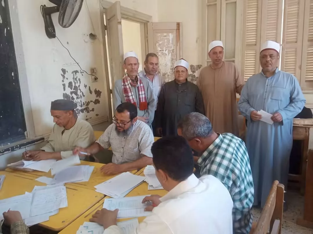  الوكيل الثقافي لمنطقة المنيا الأزهرية يتابع تصحيح الدور الثاني 